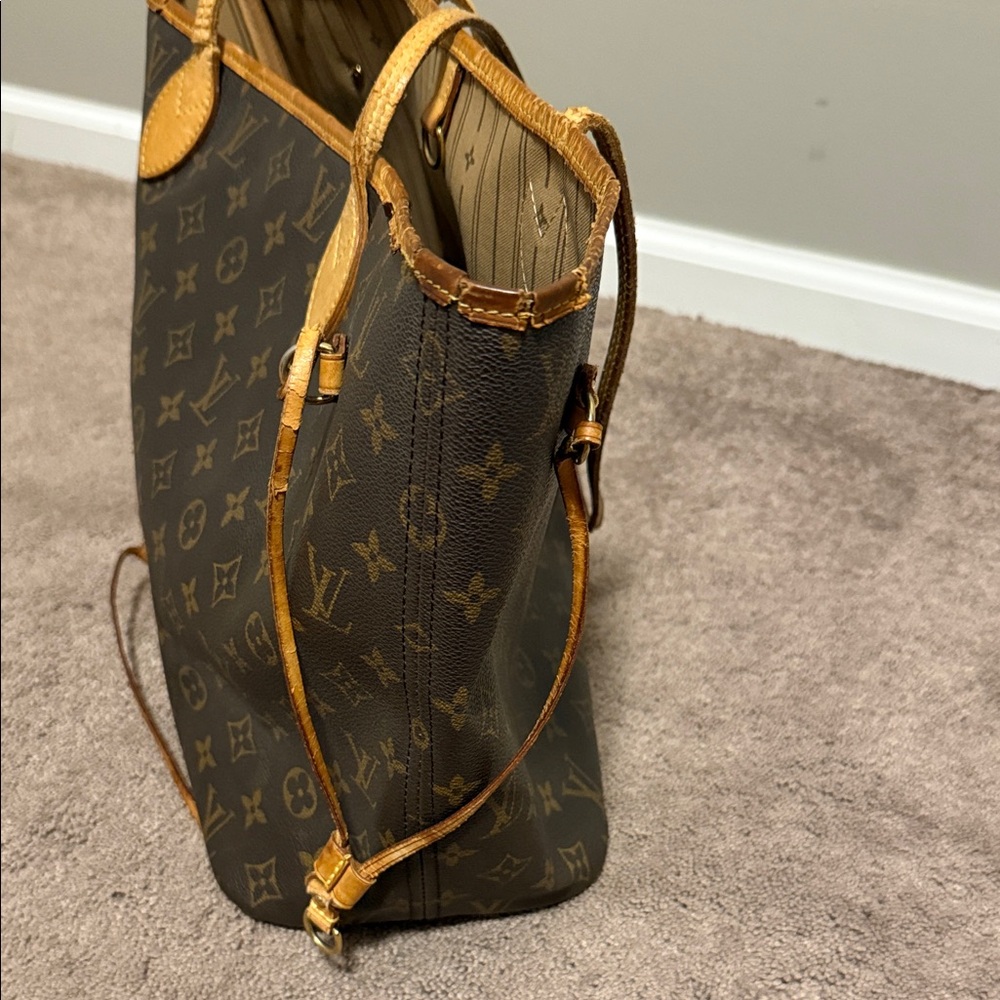 Louis Vuitton Classic Monogram Neverfull - Picture 4 of 15